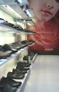 百麗鞋業將于明年在港IPO募資8億美元_港股IPO_新浪財經_新浪網