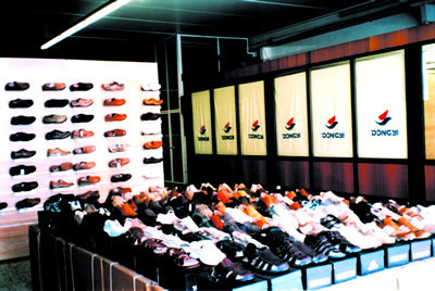 歐盟反傾銷"風雨滿樓" 溫州鞋業尋路從容(組圖)_新聞中心_新浪網
